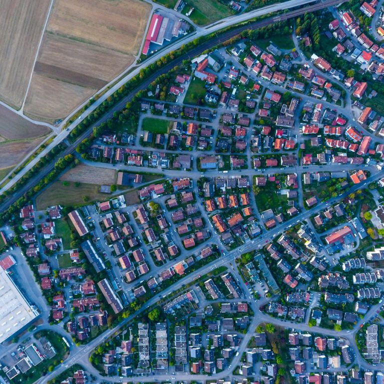 Luftaufnahme von Wohnhäusern zur Illustration des Bodenrichtwerts